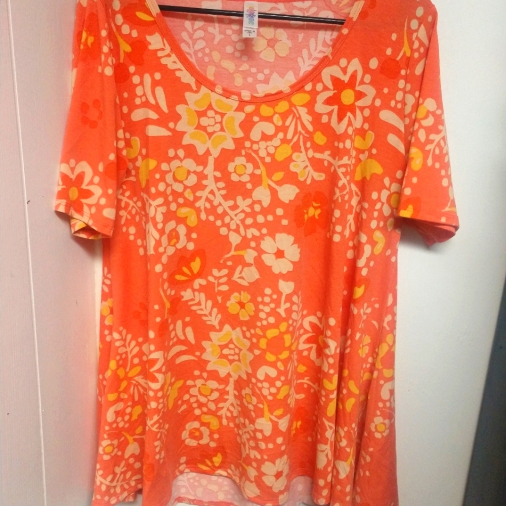 L Lularoe Perfect Tee